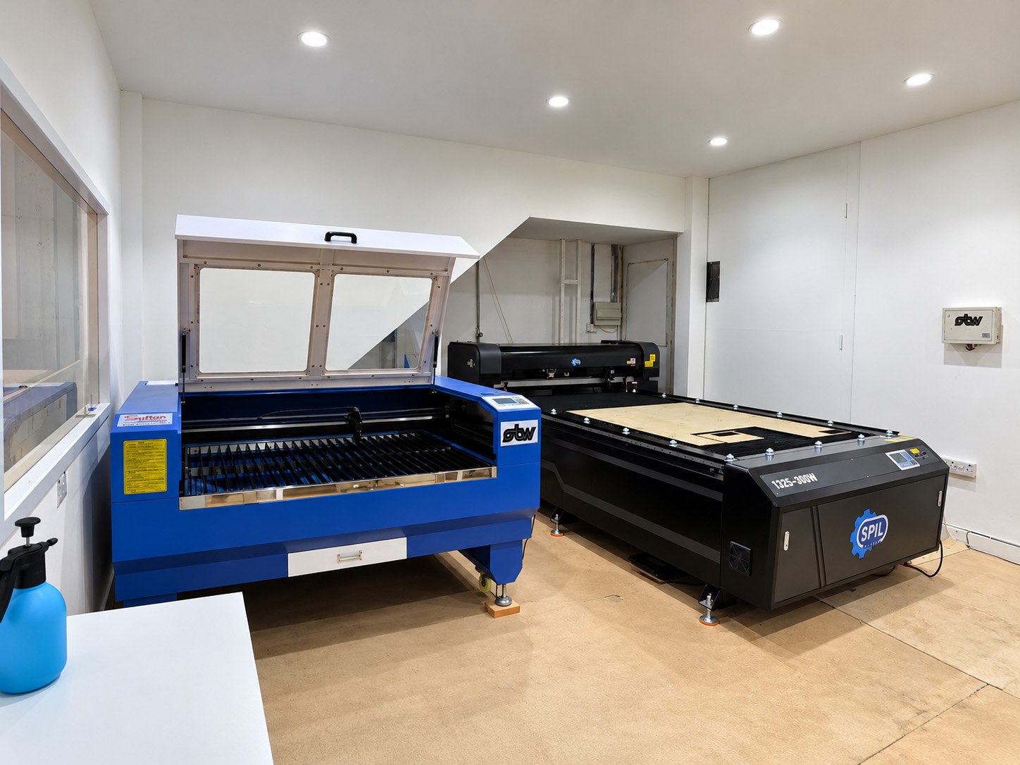 Laser cutting machine
